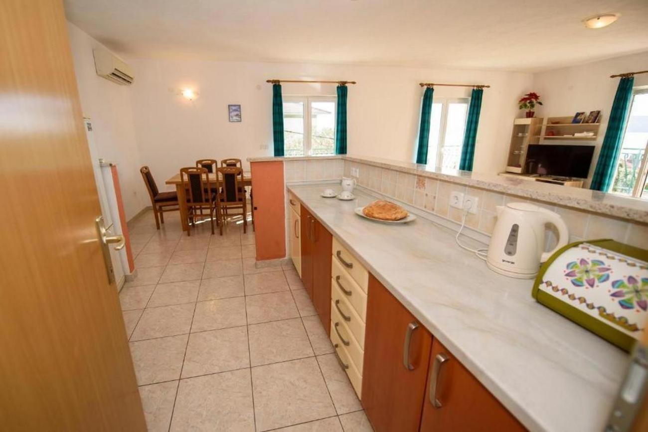 Apartments By The Sea Suhi Potok, Omis - 14555 Jesenice  Rum bild