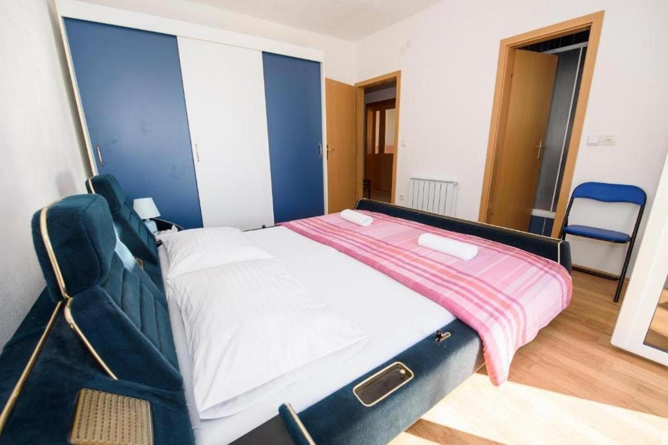 Apartments By The Sea Suhi Potok, Omis - 14555 Jesenice  Rum bild