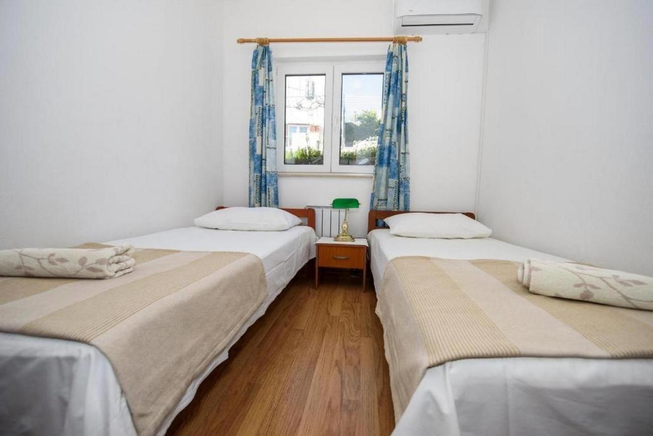 Apartments By The Sea Suhi Potok, Omis - 14555 Jesenice  Rum bild